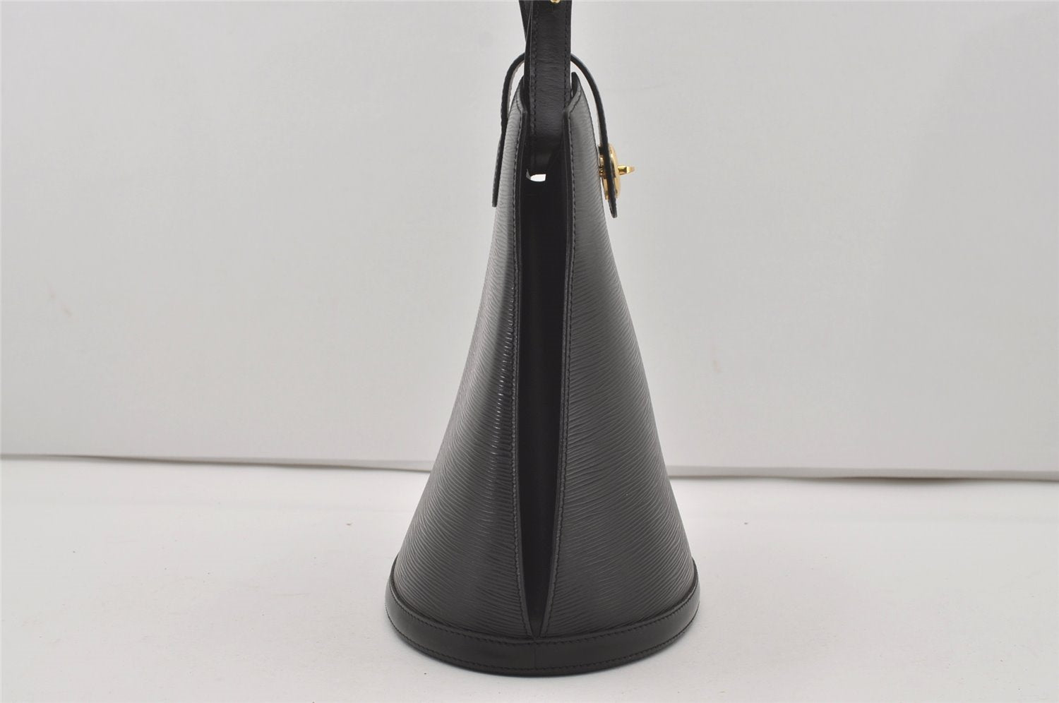 Authentic Louis Vuitton Epi Cluny Shoulder Bag Purse Black M52252 LV 6541I