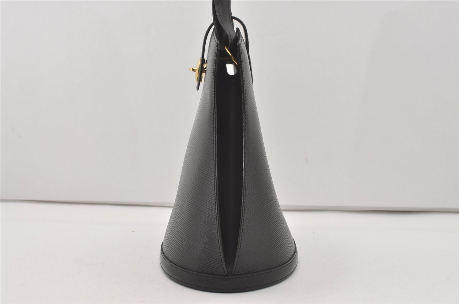 Authentic Louis Vuitton Epi Cluny Shoulder Bag Purse Black M52252 LV 6541I