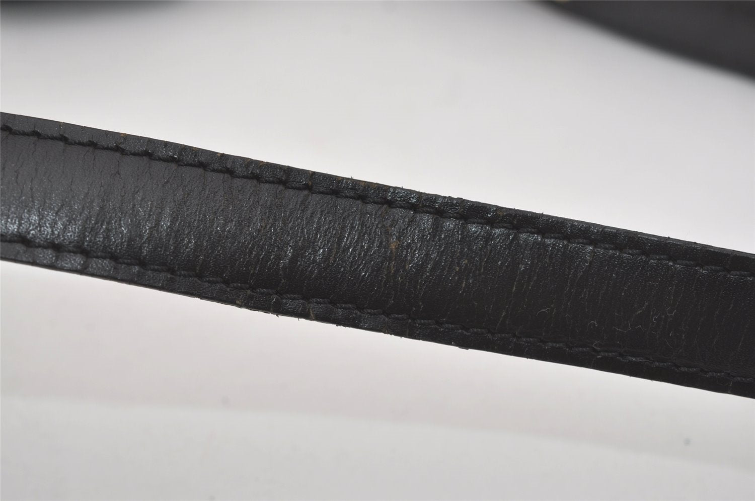 Authentic Louis Vuitton Epi Cluny Shoulder Bag Purse Black M52252 LV 6541I