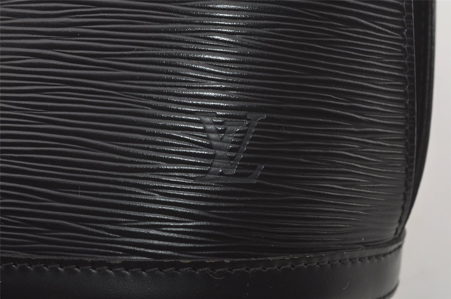 Authentic Louis Vuitton Epi Cluny Shoulder Bag Purse Black M52252 LV 6541I