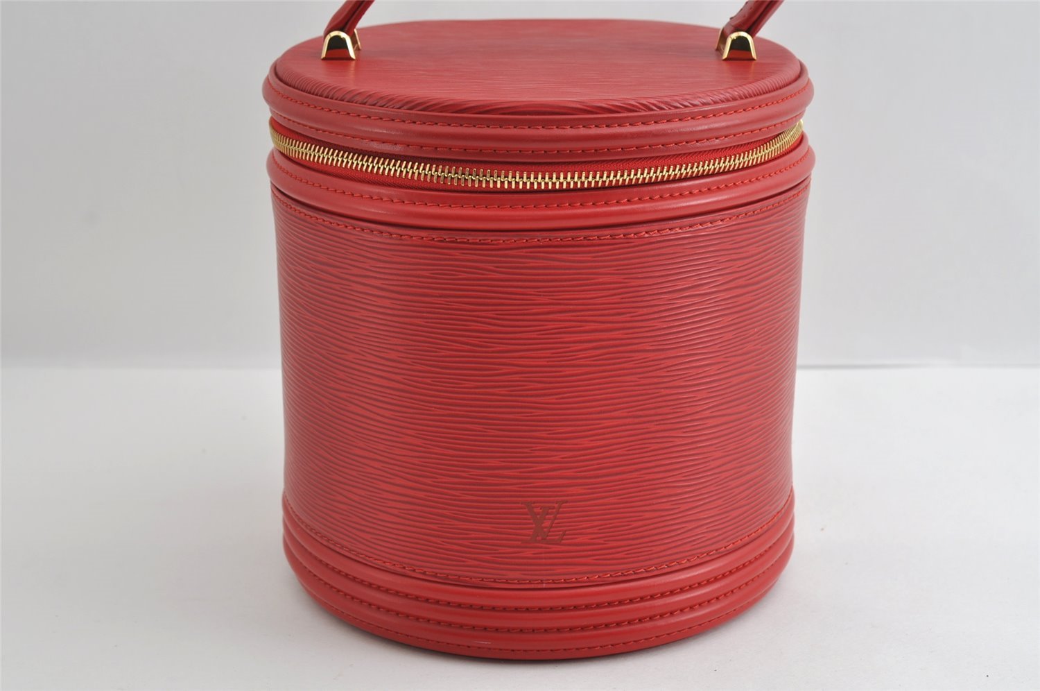 Authentic Louis Vuitton Epi Cannes Red Cosmetic Hand Bag Purse M48037 LV 6585I