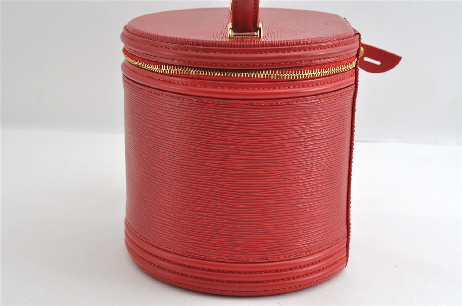 Authentic Louis Vuitton Epi Cannes Red Cosmetic Hand Bag Purse M48037 LV 6585I