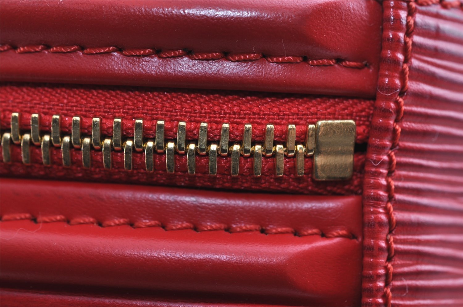 Authentic Louis Vuitton Epi Cannes Red Cosmetic Hand Bag Purse M48037 LV 6585I