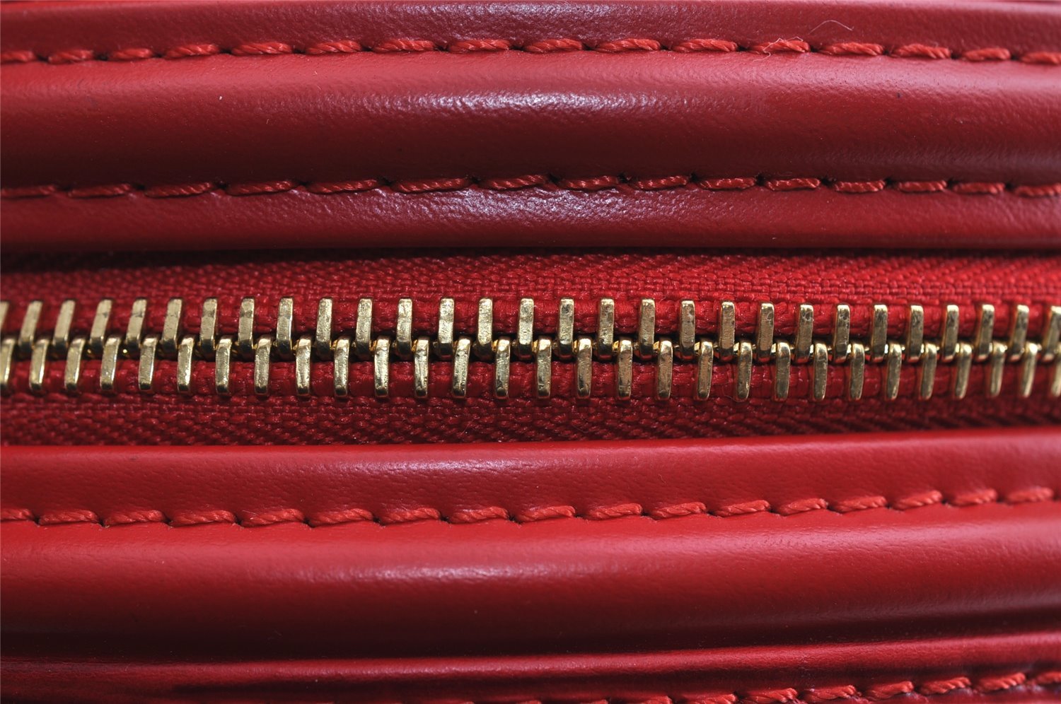 Authentic Louis Vuitton Epi Cannes Red Cosmetic Hand Bag Purse M48037 LV 6585I