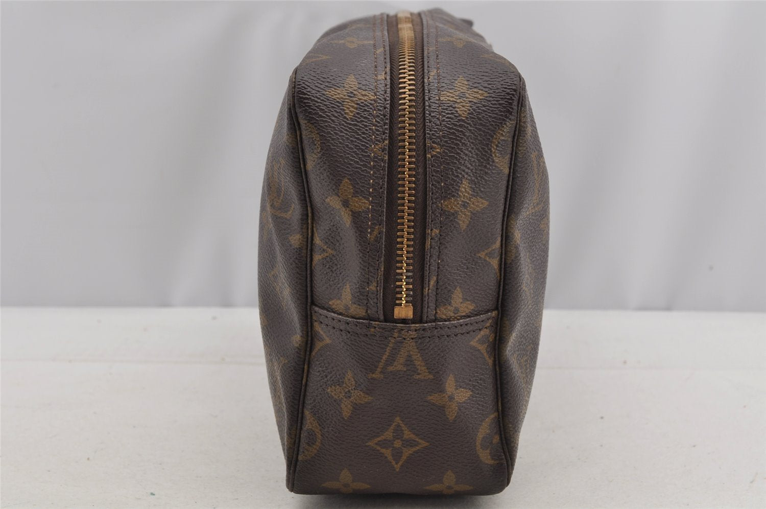 Auth Louis Vuitton Monogram Trousse Toilette 28 Clutch Hand Bag M47522 LV 6632I