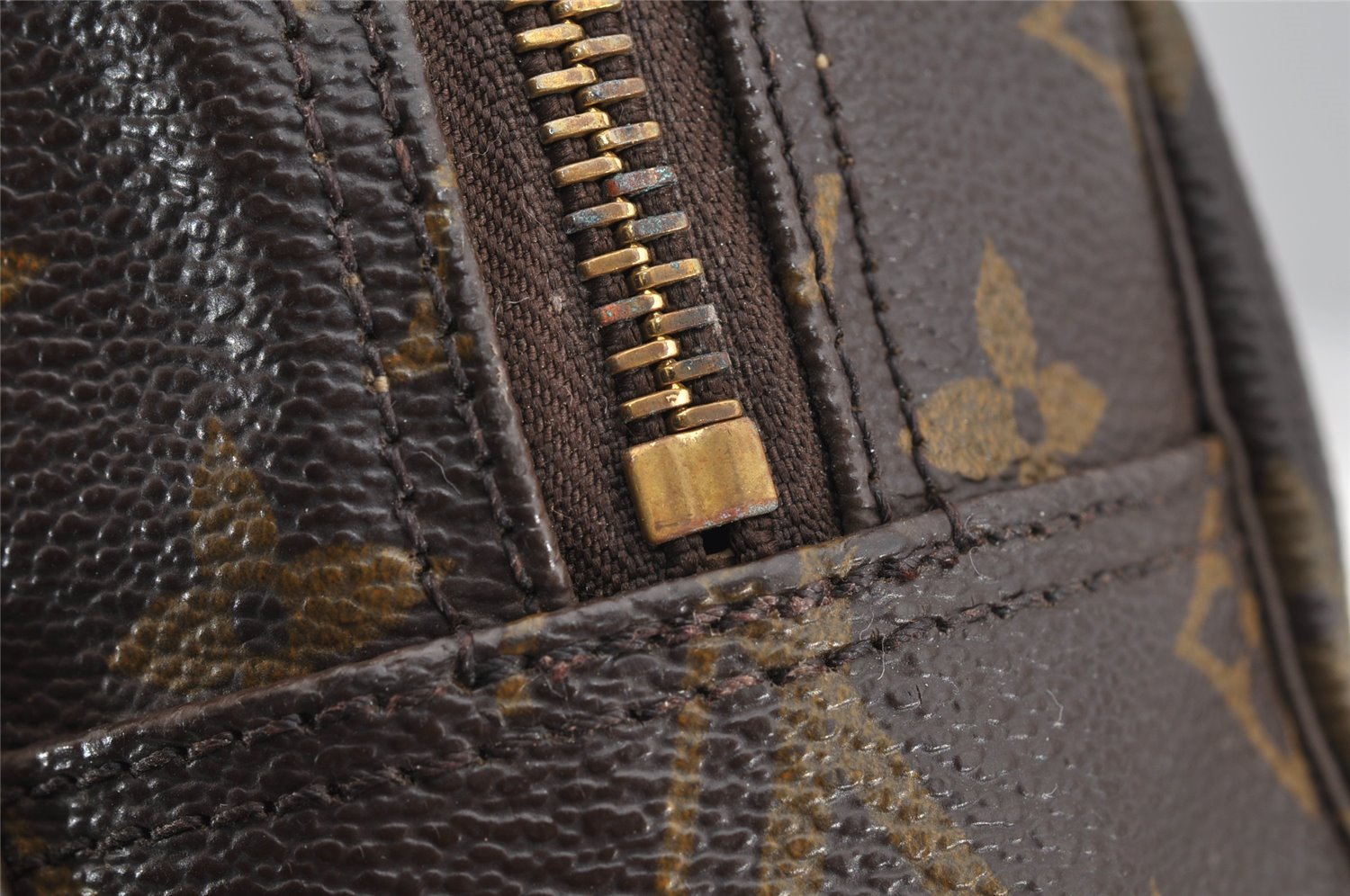 Auth Louis Vuitton Monogram Trousse Toilette 28 Clutch Hand Bag M47522 LV 6632I