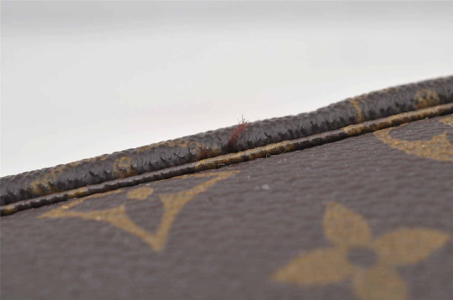 Auth Louis Vuitton Monogram Trousse Toilette 28 Clutch Hand Bag M47522 LV 6632I