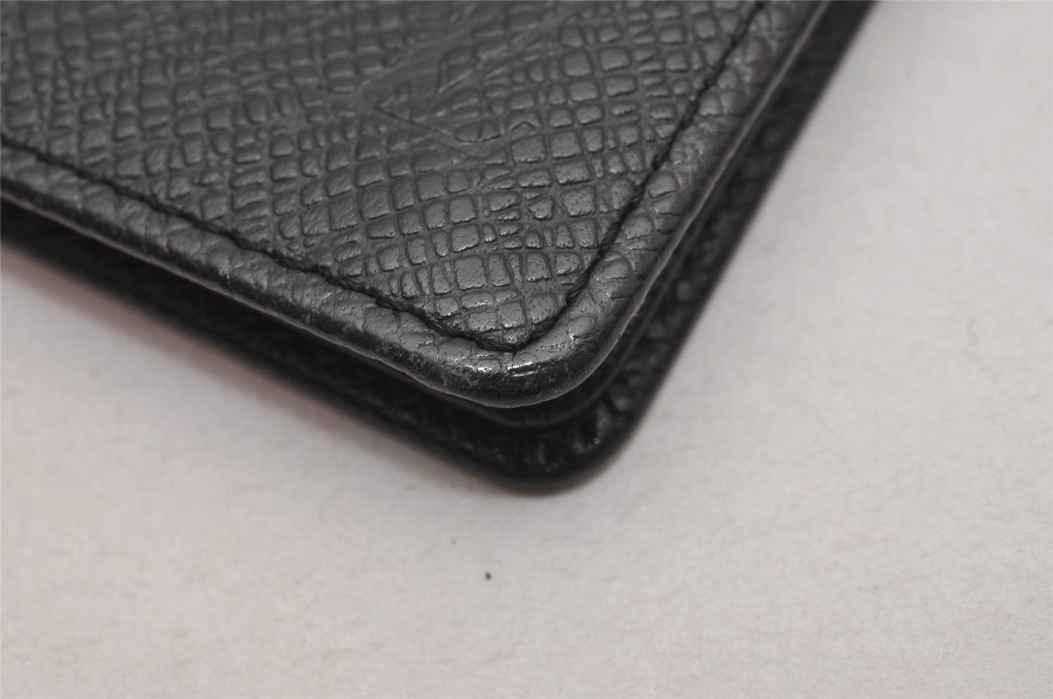 Authentic Louis Vuitton Taiga Porte Cartes Credit Wallet Black M31002 LV 6722I