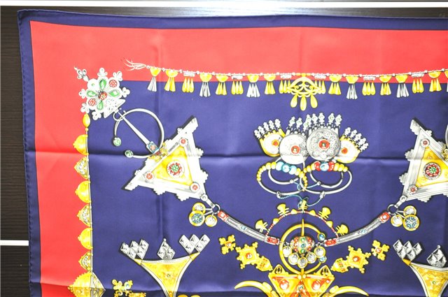 Authentic HERMES Carre 90 Scarf 