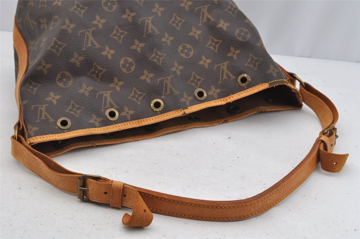 Authentic Louis Vuitton Monogram Petit Noe M42226 Shoulder Drawstring Bag 6784I