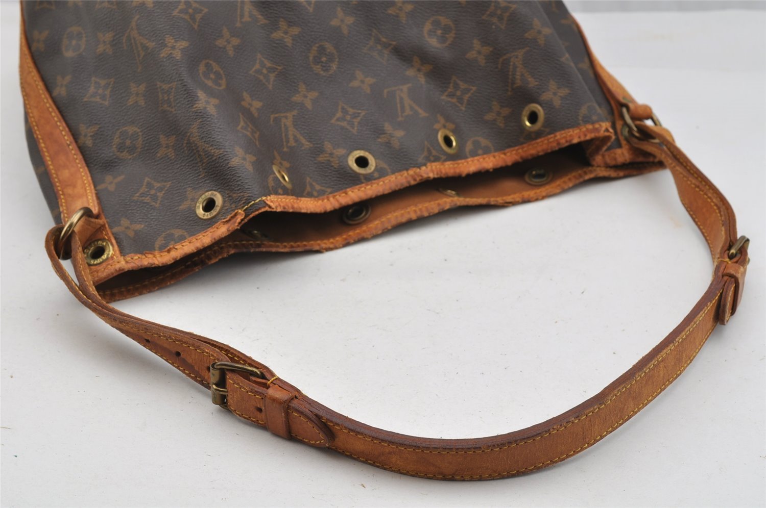 Authentic Louis Vuitton Monogram Noe Shoulder Drawstring Bag M42224 LV 6793I