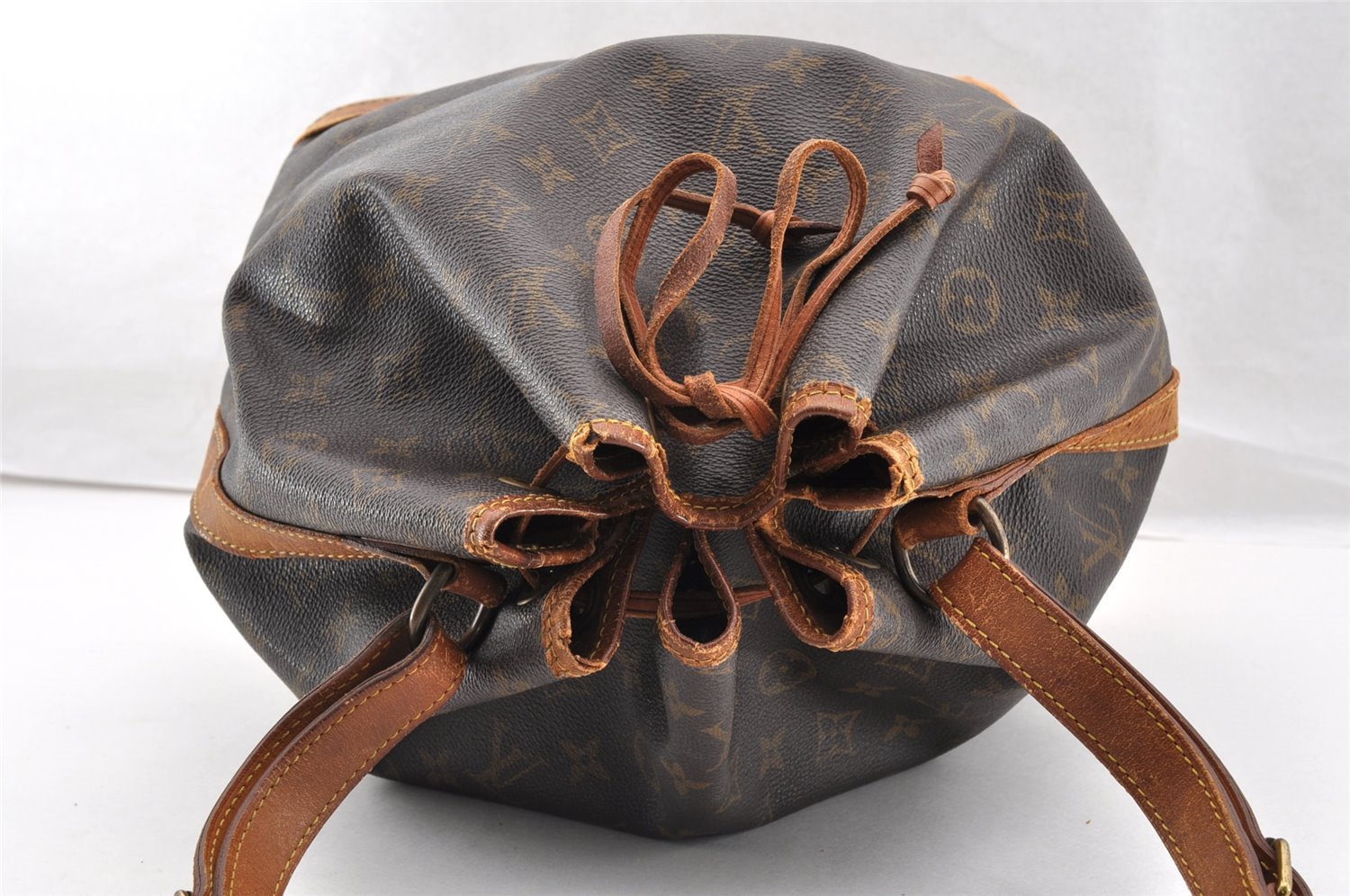 Authentic Louis Vuitton Monogram Noe Shoulder Drawstring Bag M42224 LV 6795I