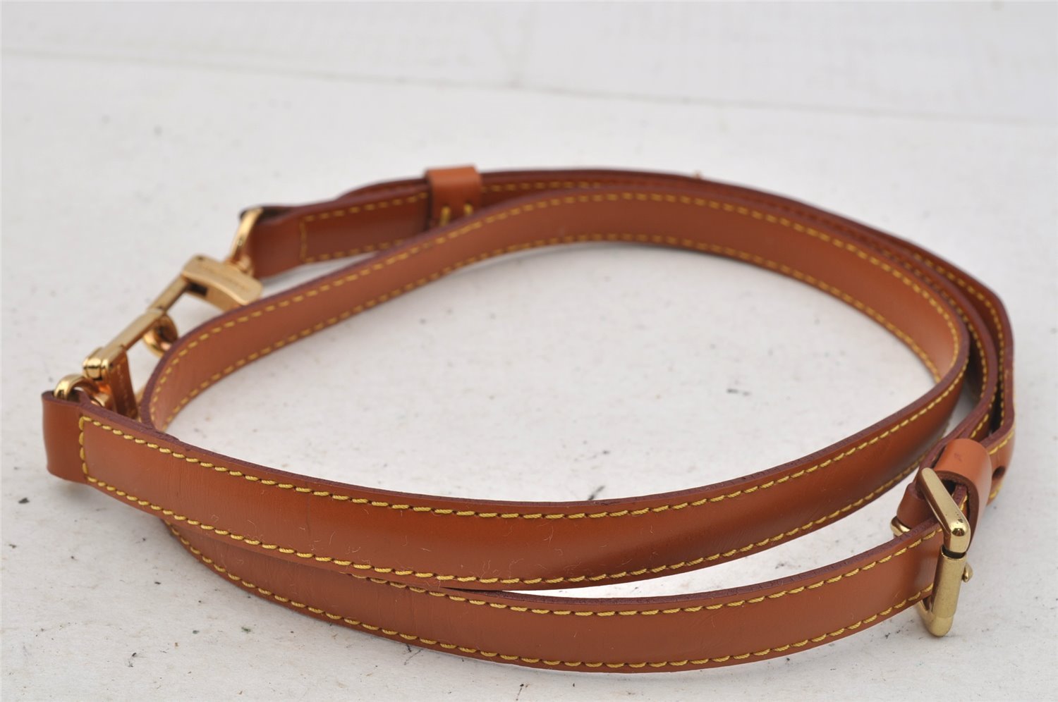 Authentic Louis Vuitton Leather Shoulder Strap Brown 40.9-47.6