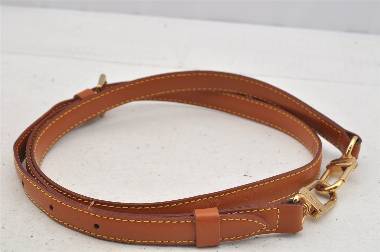 Authentic Louis Vuitton Leather Shoulder Strap Brown 40.9-47.6