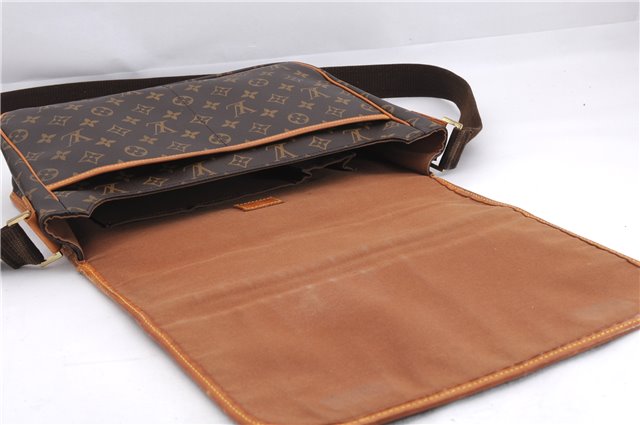 Authentic Louis Vuitton Monogram Messenger Bosphore GM M40105 Shoulder Bag 6895E