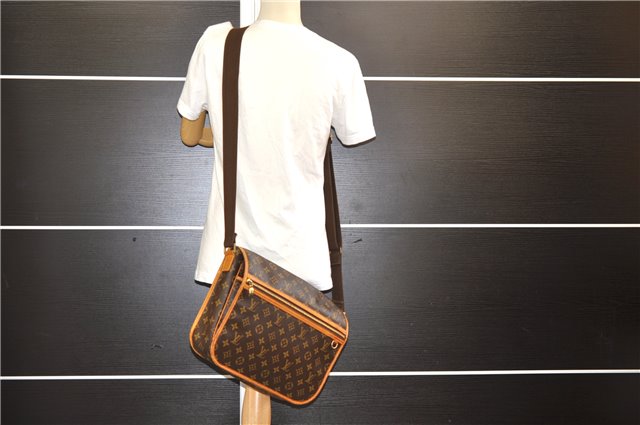Authentic Louis Vuitton Monogram Messenger Bosphore GM M40105 Shoulder Bag 6895E