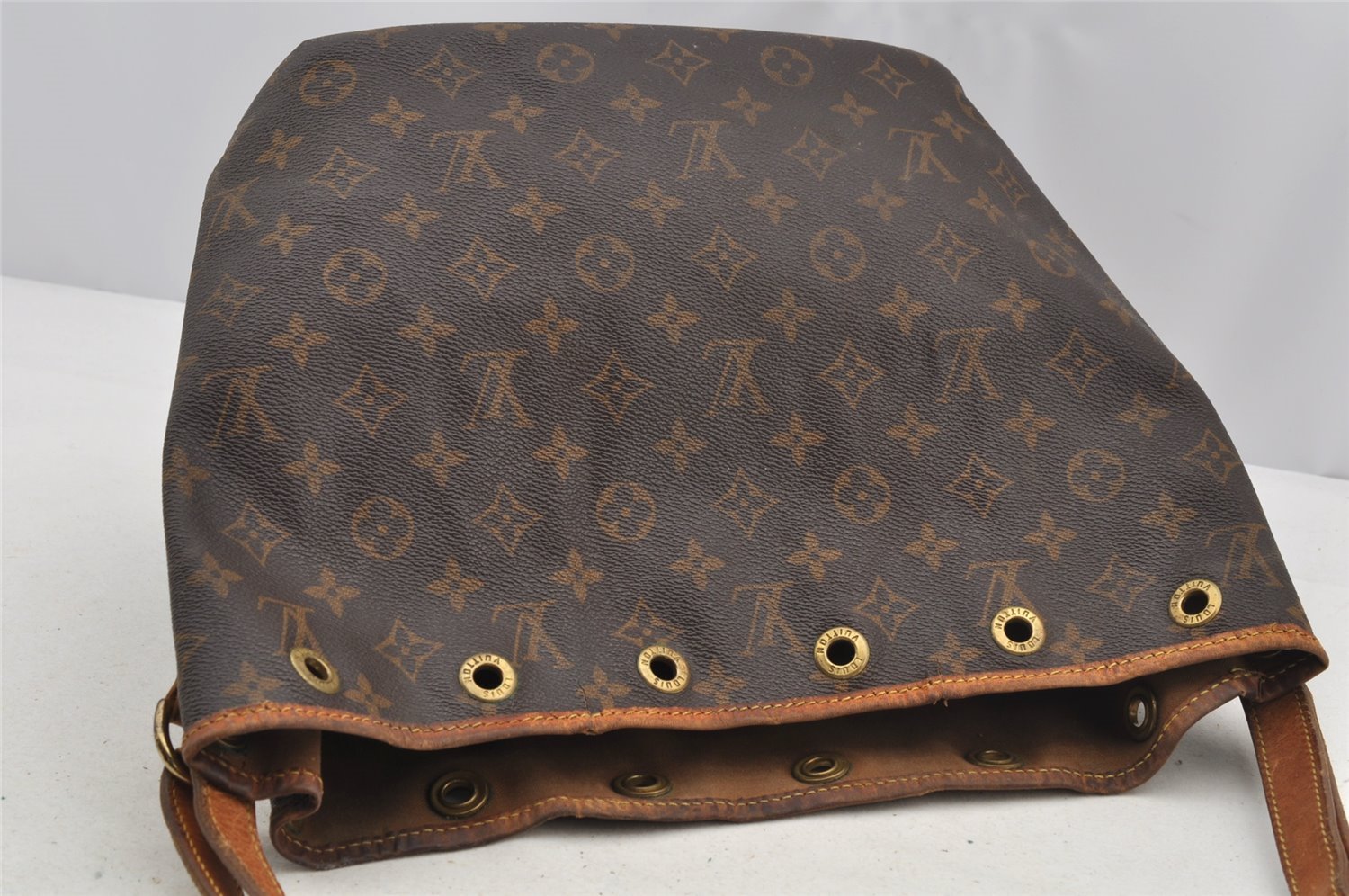 Authentic Louis Vuitton Monogram Petit Noe M42226 Shoulder Drawstring Bag 6928I
