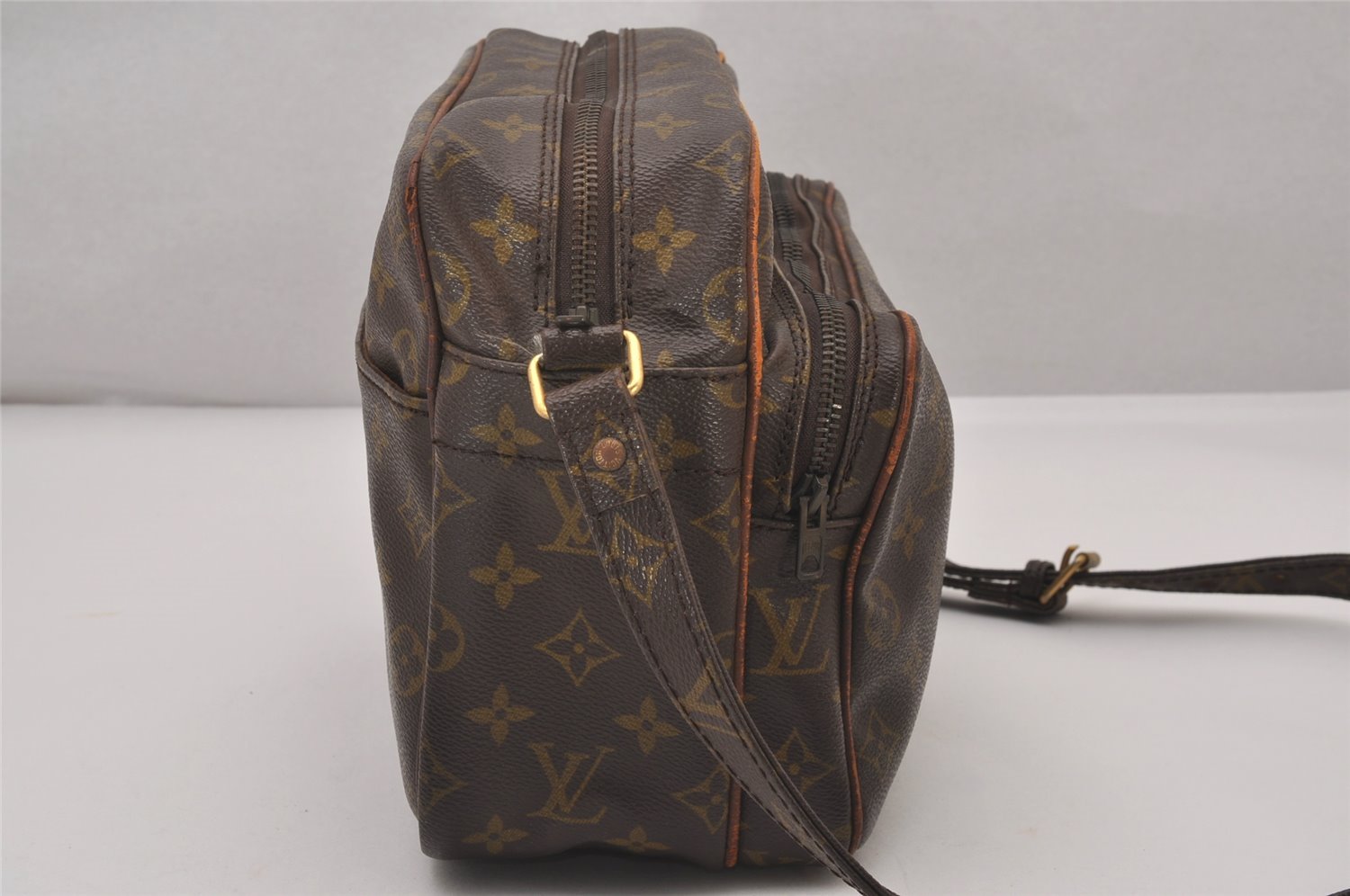 Authentic Louis Vuitton Monogram Nile Shoulder Cross Body Bag Old Model LV 6930I