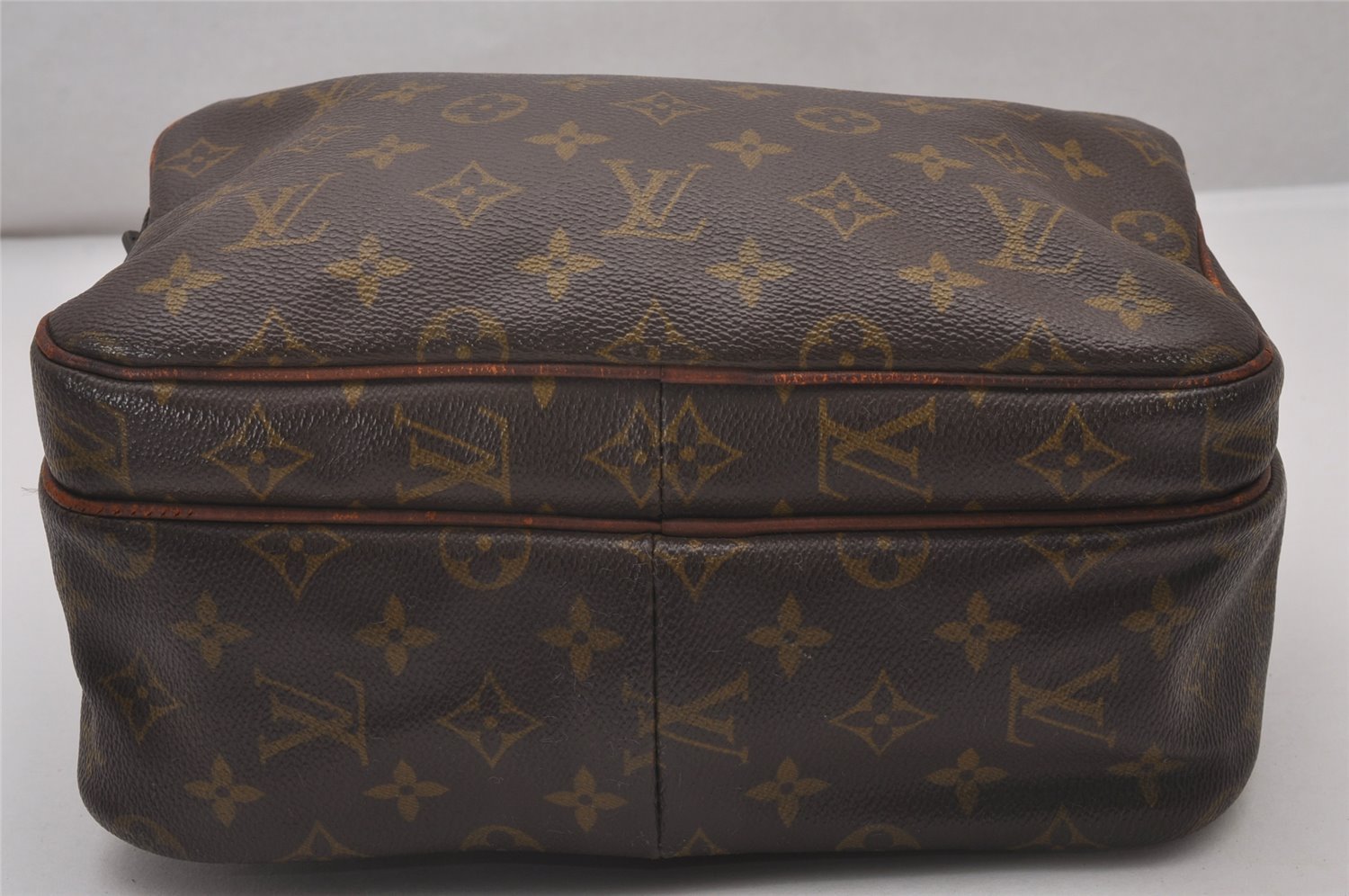 Authentic Louis Vuitton Monogram Nile Shoulder Cross Body Bag Old Model LV 6930I
