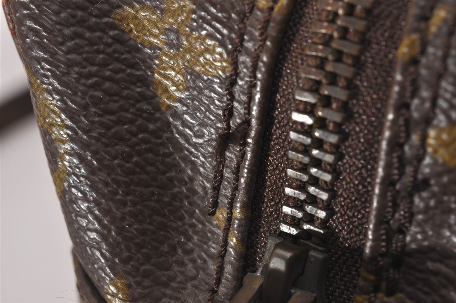 Authentic Louis Vuitton Monogram Nile Shoulder Cross Body Bag Old Model LV 6930I