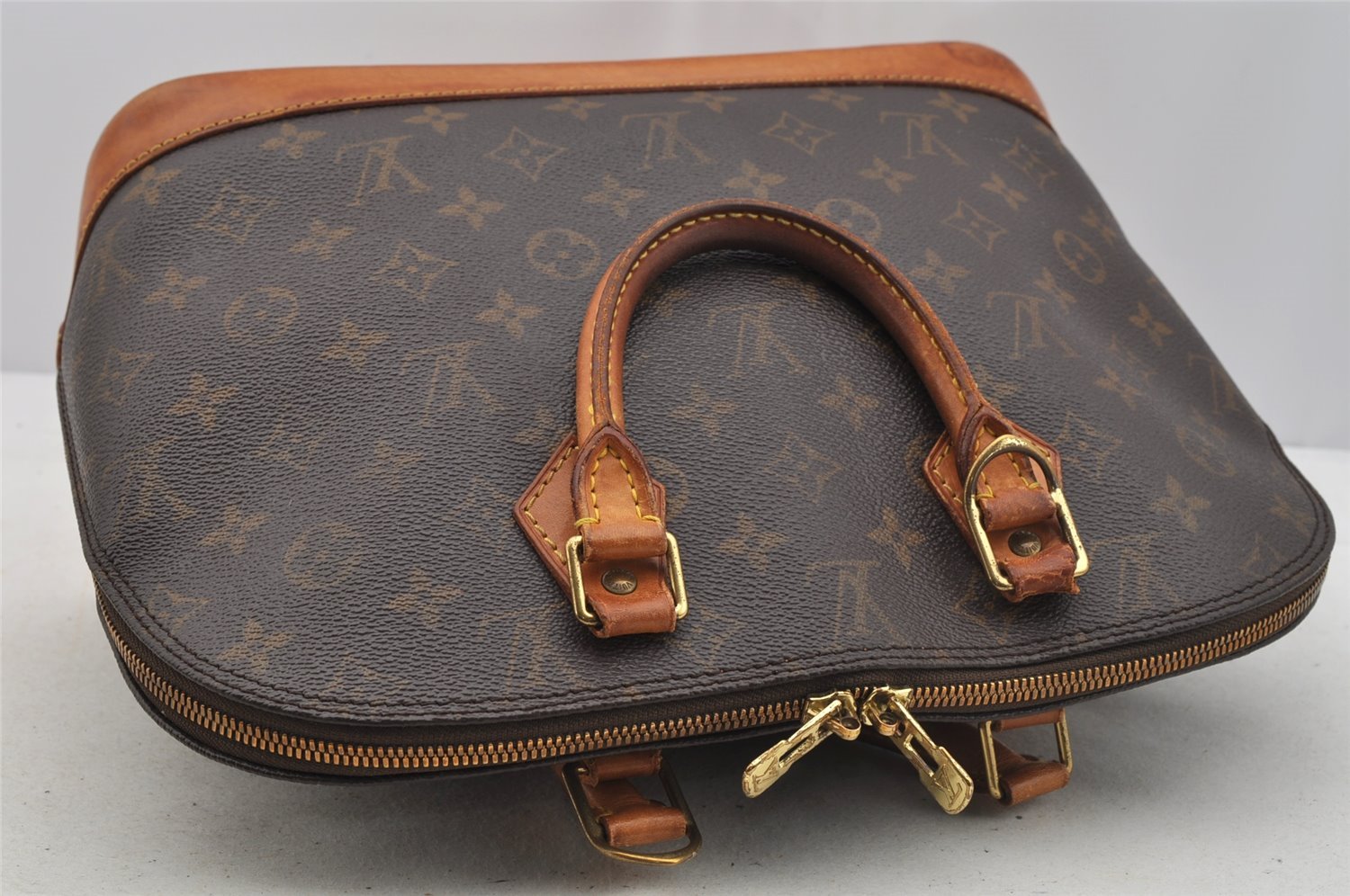 Authentic Louis Vuitton Monogram Alma Hand Bag Purse M51130 LV 6976I