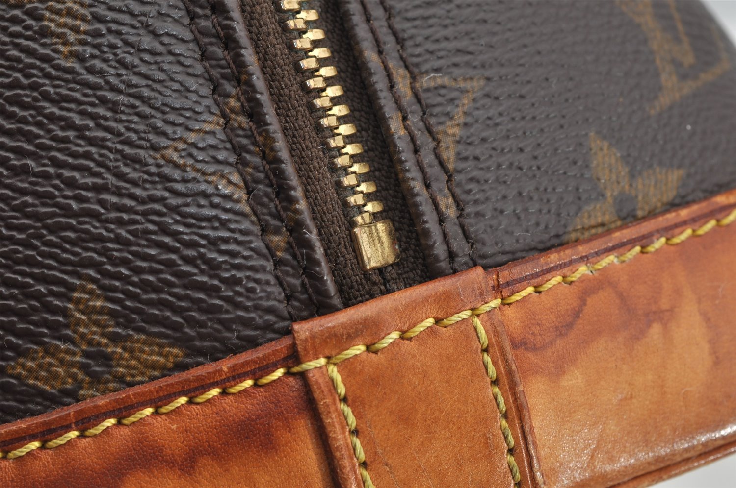 Authentic Louis Vuitton Monogram Alma Hand Bag Purse M51130 LV 6976I