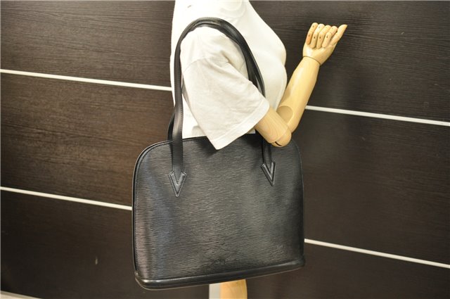 Authentic Louis Vuitton Epi Russac Shoulder Bag M52282 Black LV 6978D
