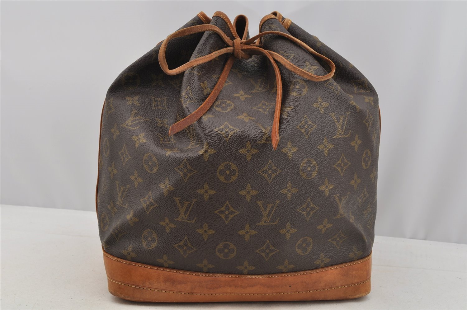 Authentic Louis Vuitton Monogram Noe Shoulder Drawstring Bag M42224 LV 6982I