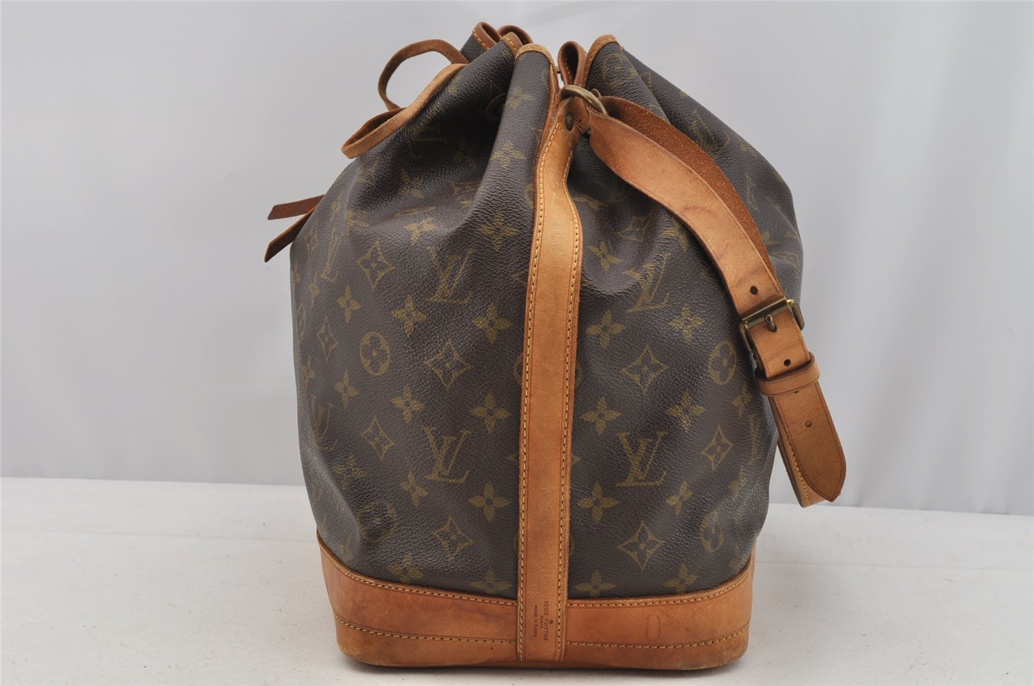 Authentic Louis Vuitton Monogram Noe Shoulder Drawstring Bag M42224 LV 6982I