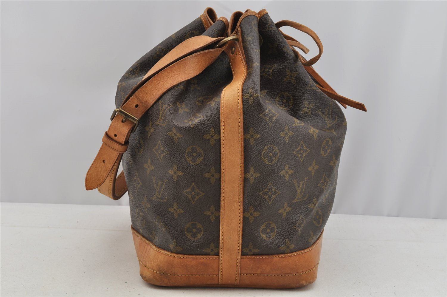 Authentic Louis Vuitton Monogram Noe Shoulder Drawstring Bag M42224 LV 6982I