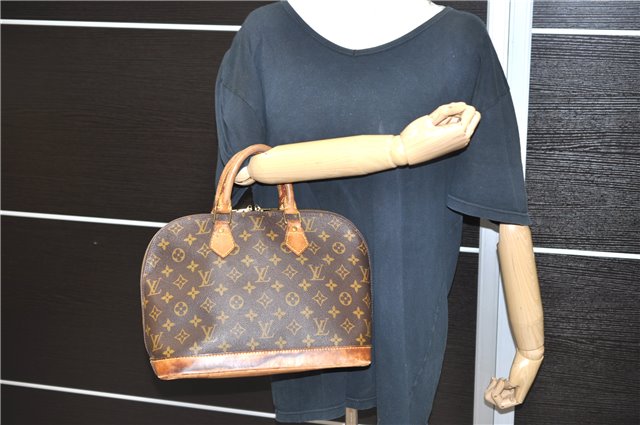 Authentic LOUIS VUITTON Monogram Alma Hand Bag Purse M51130 LV 6995C