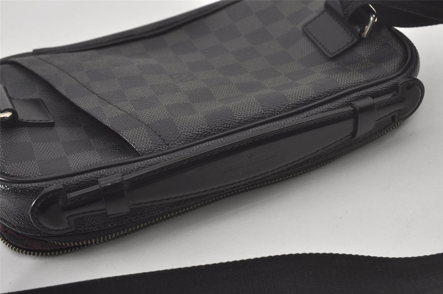 Authentic Louis Vuitton Damier Graphite Ambler Waist Body Bag N41289 Junk 7034I