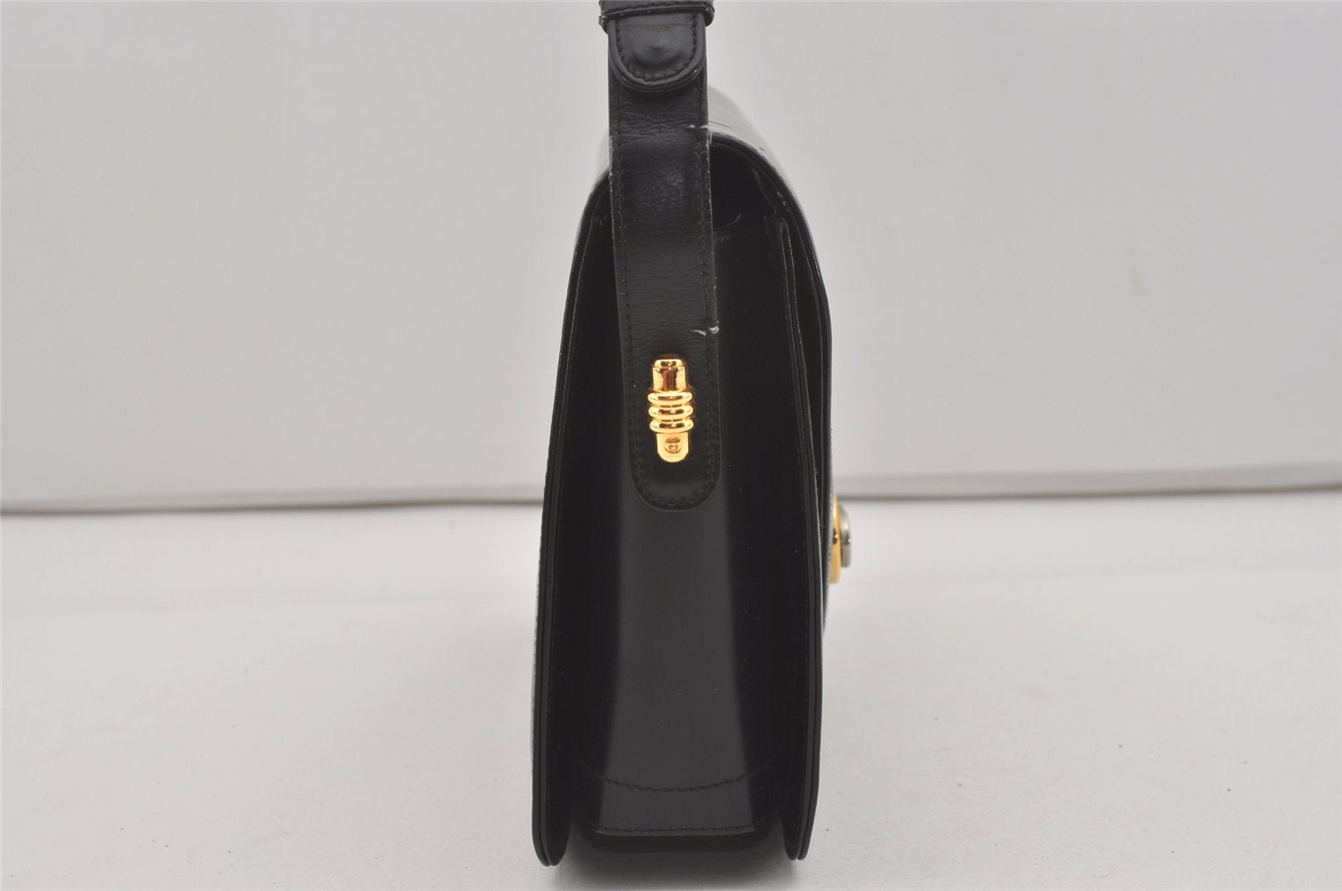 Authentic GUCCI Vintage Shoulder Cross Body Bag Purse Leather Black 7101I