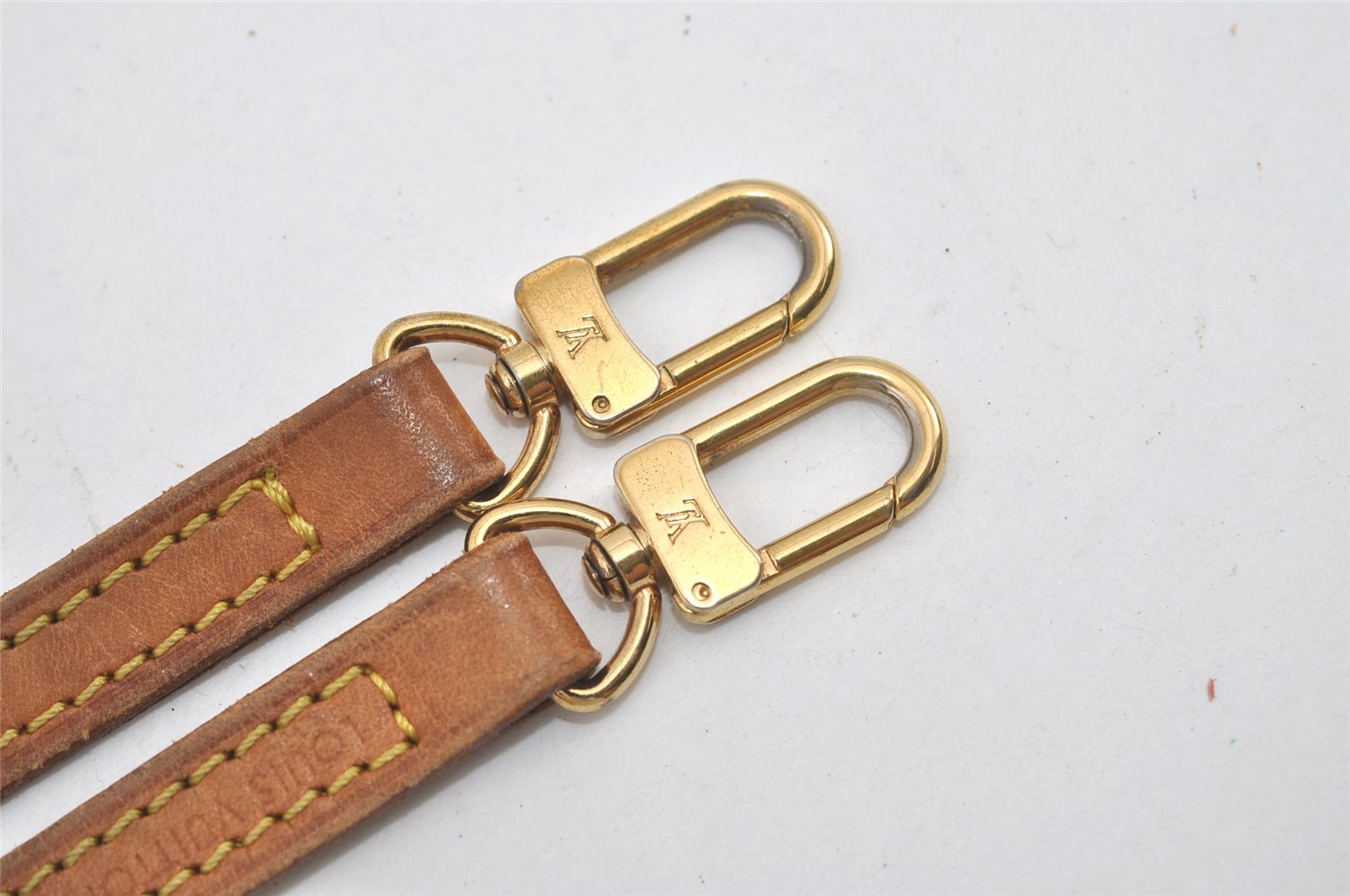 Authentic Louis Vuitton Leather Shoulder Strap Beige 48.8