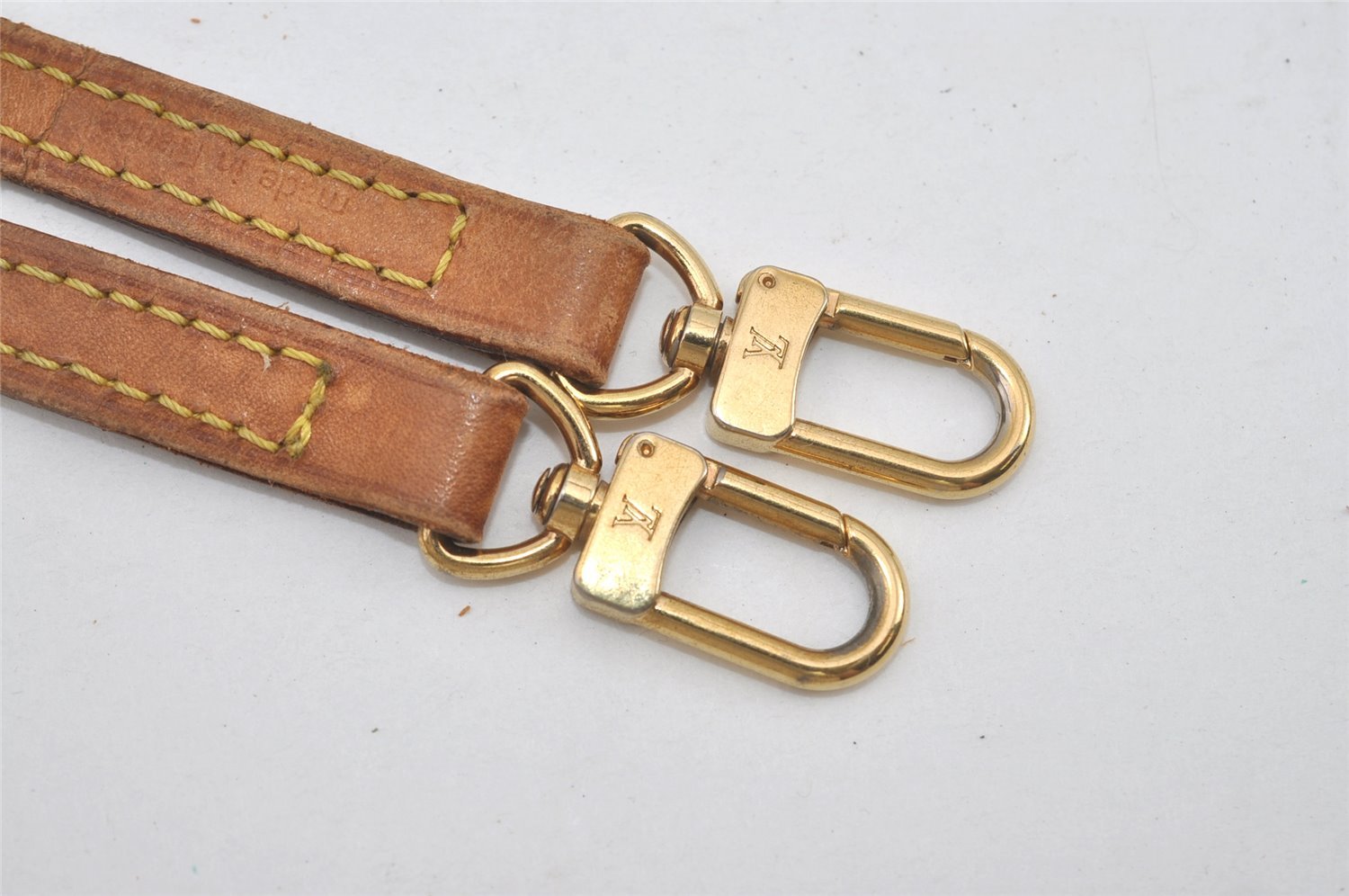 Authentic Louis Vuitton Leather Shoulder Strap Beige 48.8