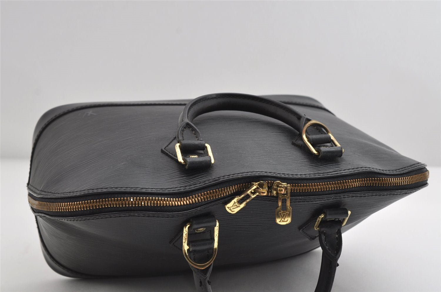 Authentic Louis Vuitton Epi Alma PM Hand Bag Black M40302 LV 7278I