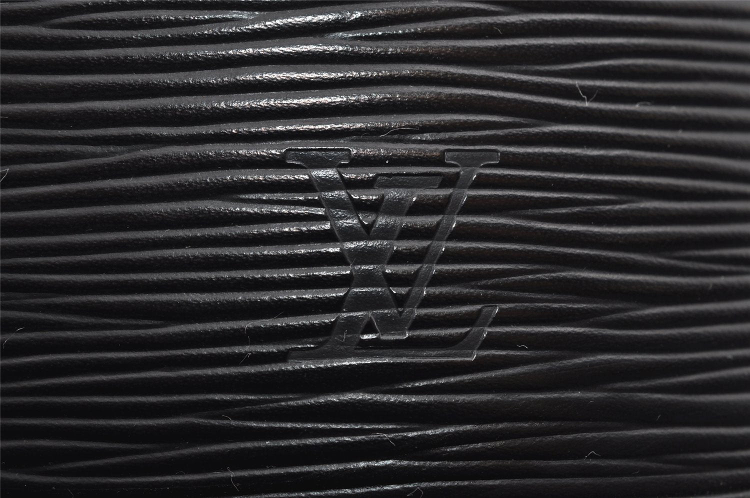 Authentic Louis Vuitton Epi Alma PM Hand Bag Black M40302 LV 7278I