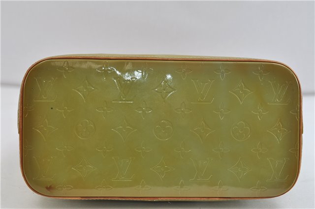 Authentic LOUIS VUITTON Vernis Houston Shoulder Bag M91005 Light Green LV 7285C