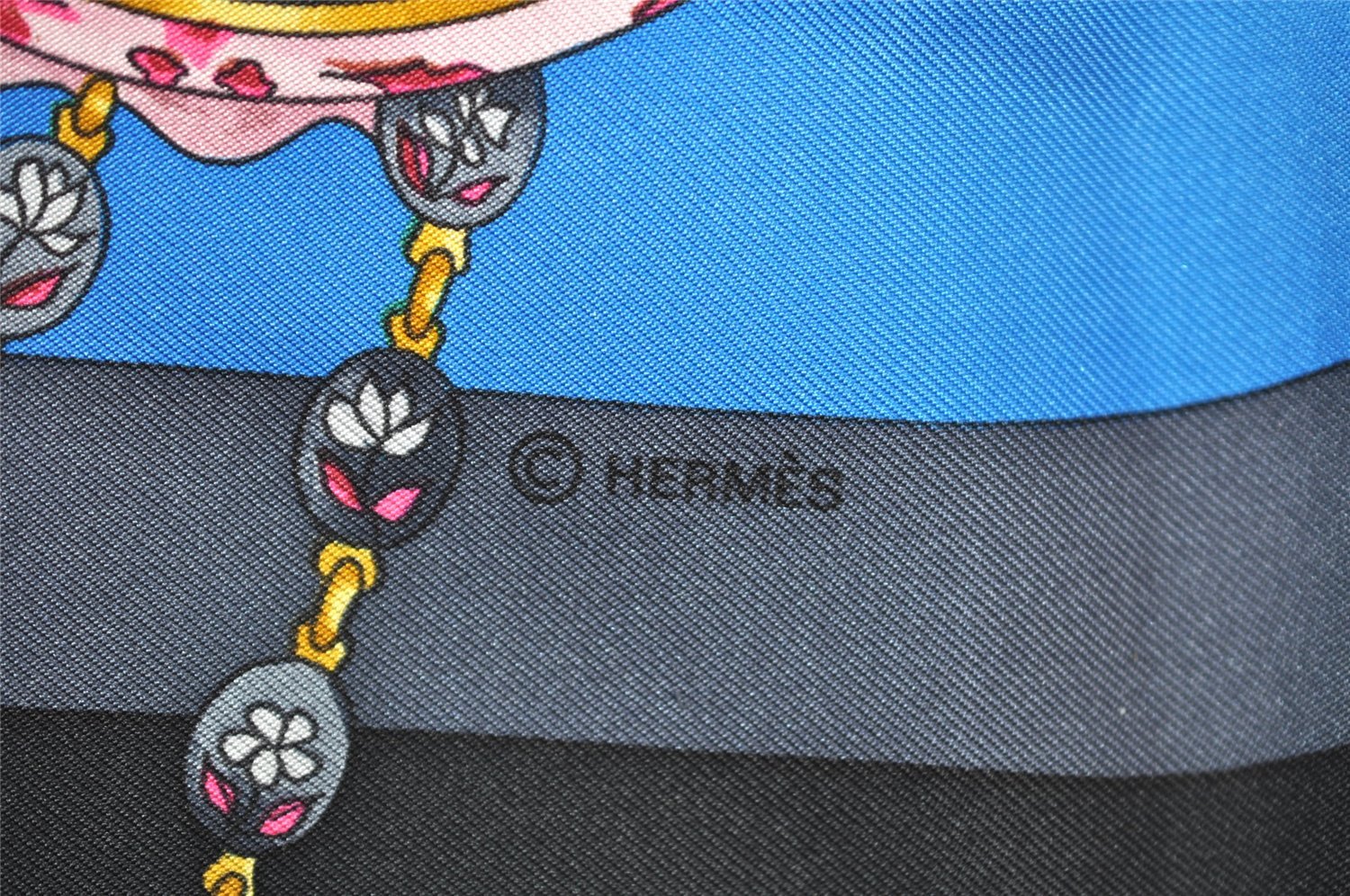 Authentic HERMES Carre 90 Scarf 