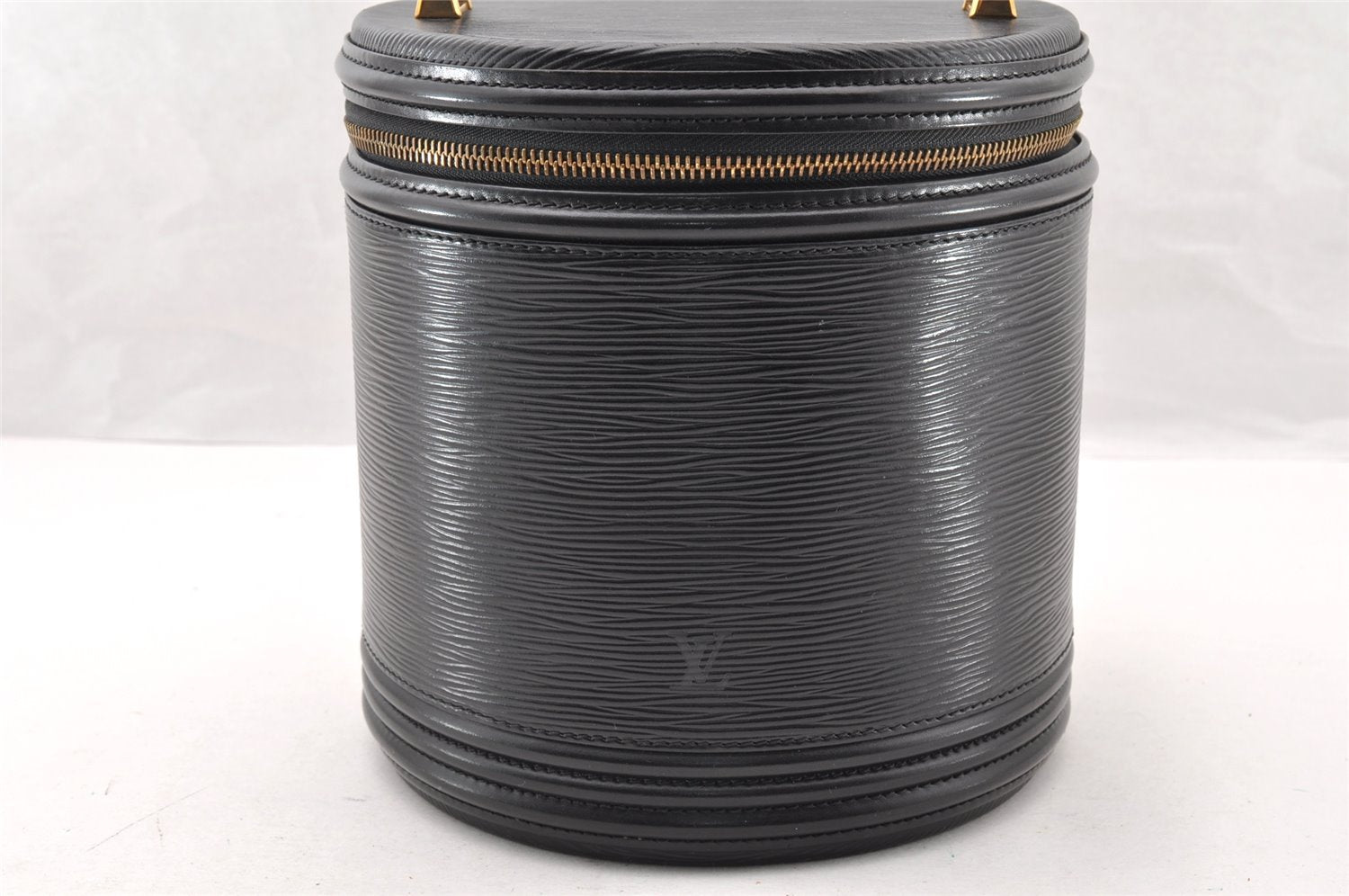 Authentic Louis Vuitton Epi Cannes Cosmetic Hand Bag Purse Black M48032 LV 7542I