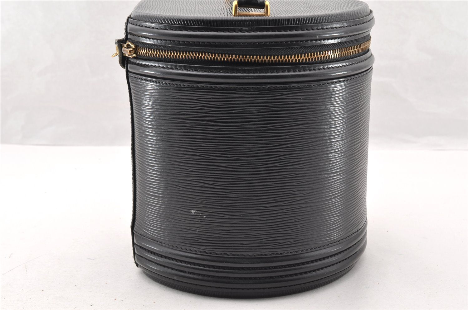 Authentic Louis Vuitton Epi Cannes Cosmetic Hand Bag Purse Black M48032 LV 7542I