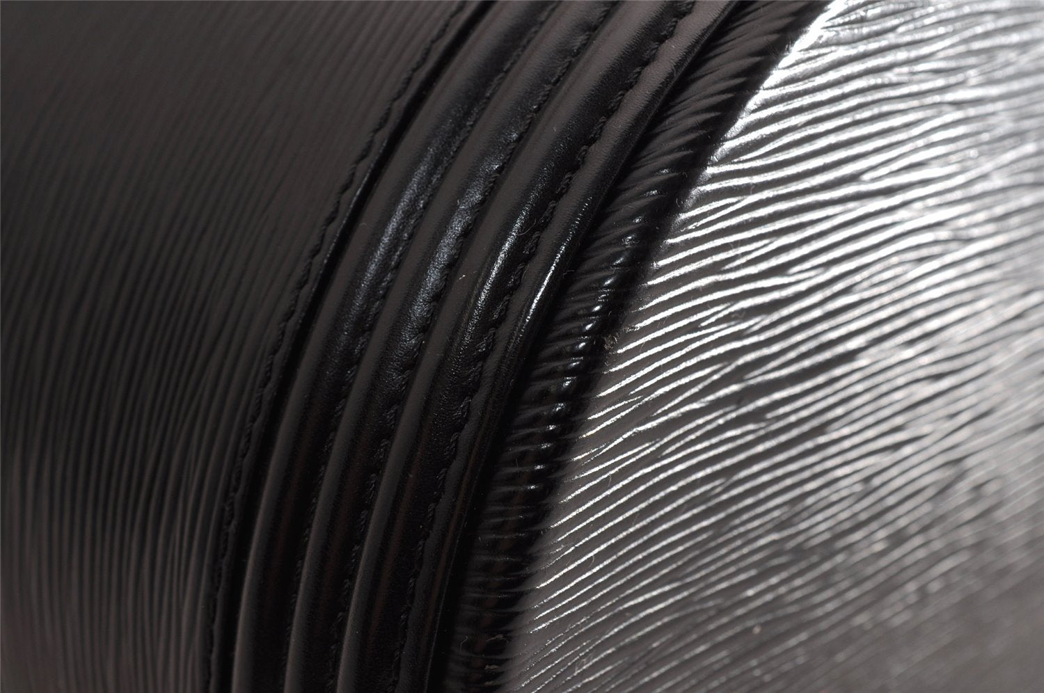 Authentic Louis Vuitton Epi Cannes Cosmetic Hand Bag Purse Black M48032 LV 7542I