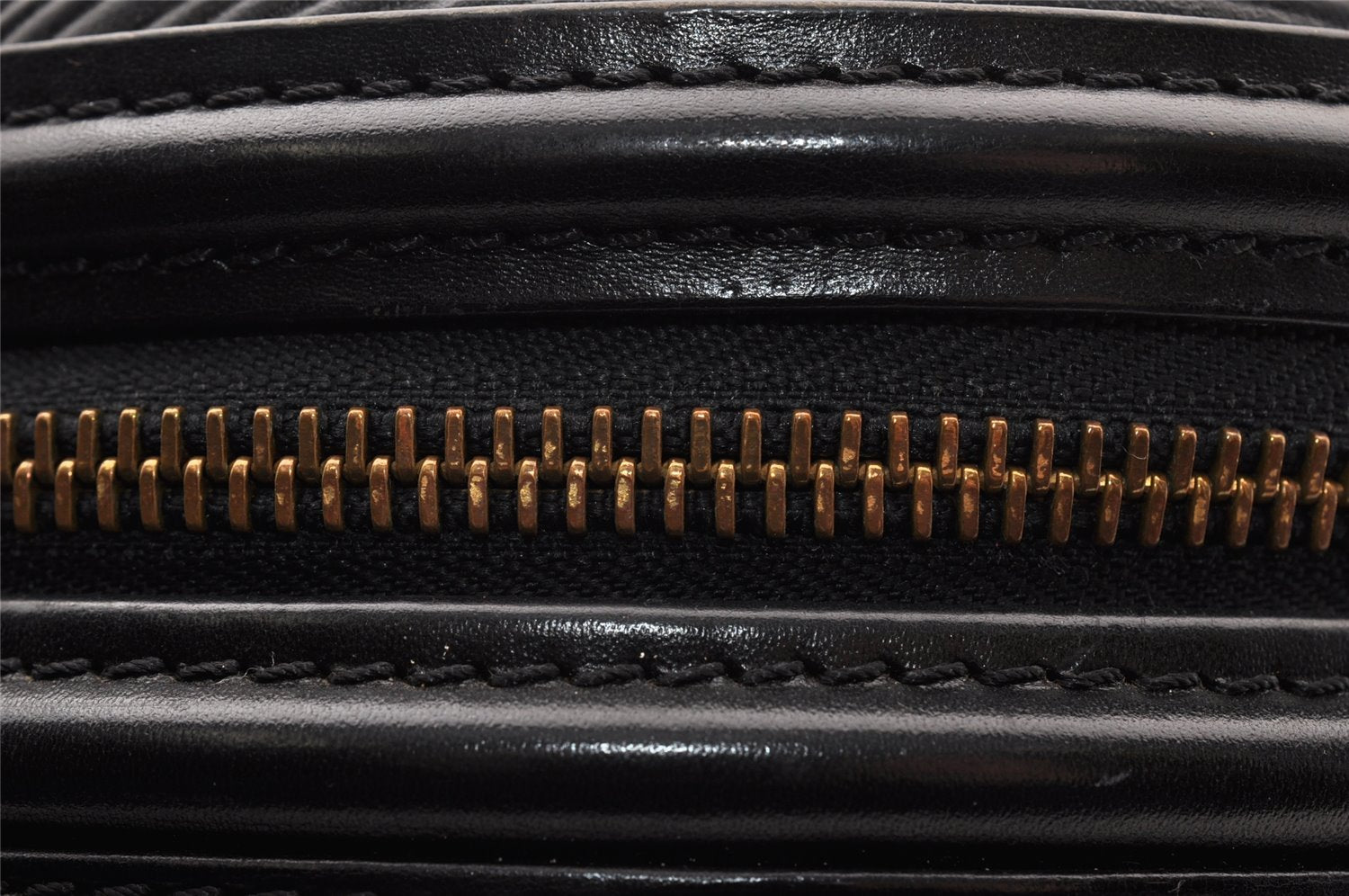 Authentic Louis Vuitton Epi Cannes Cosmetic Hand Bag Purse Black M48032 LV 7542I