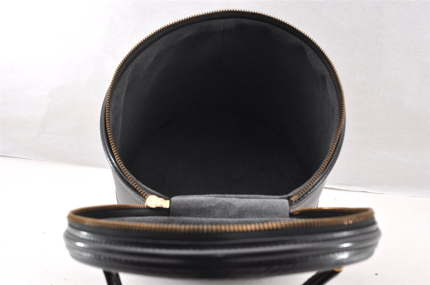 Authentic Louis Vuitton Epi Cannes Cosmetic Hand Bag Purse Black M48032 LV 7542I