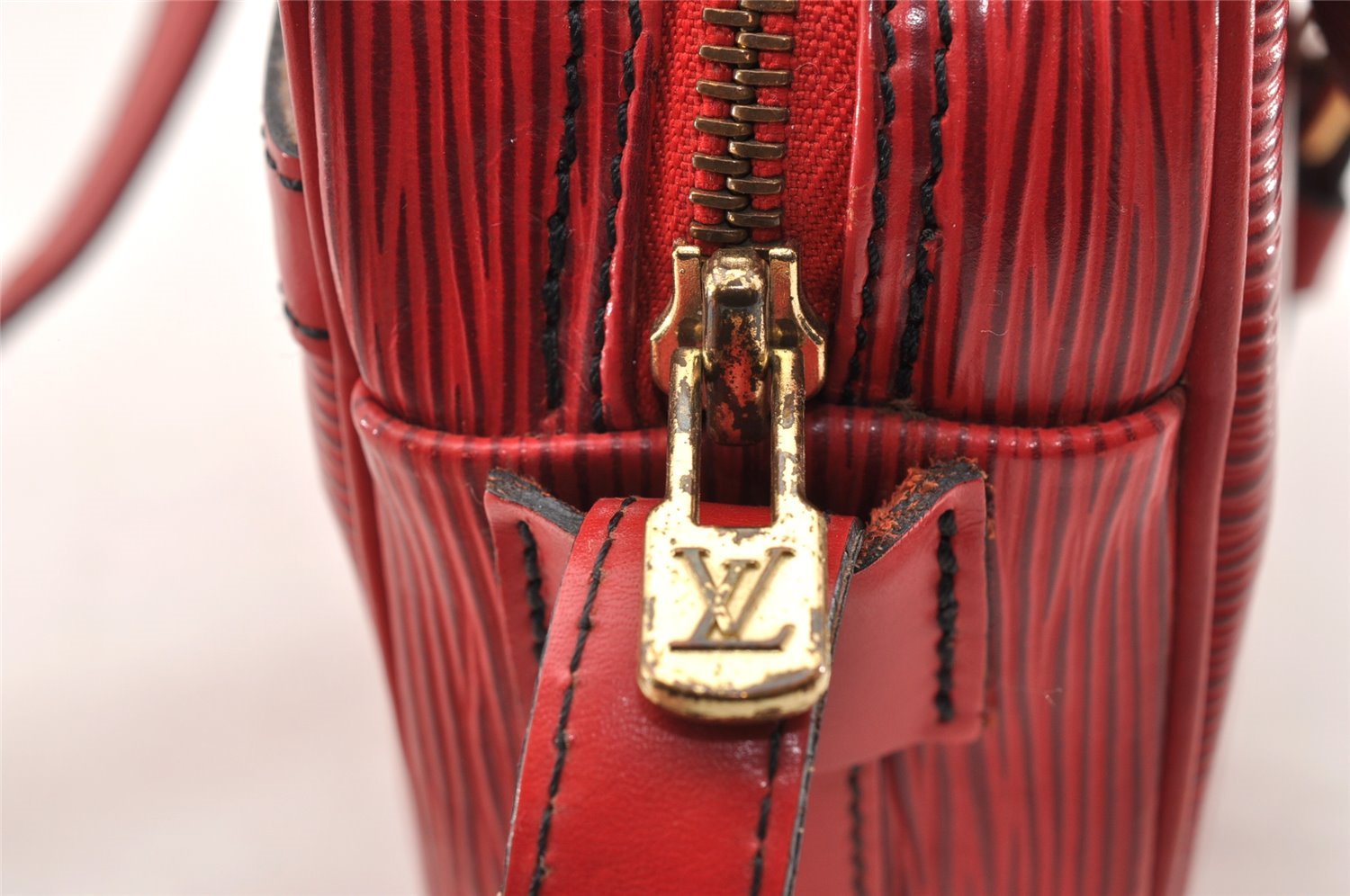 Authentic Louis Vuitton Epi Jeune Fille Shoulder Cross Bag Red M52157 LV 7590I