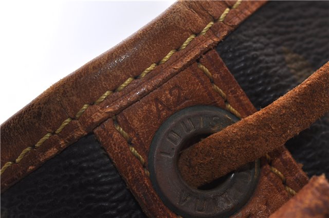 Authentic LOUIS VUITTON Monogram Noe Shoulder Bag M42224 LV 7679C