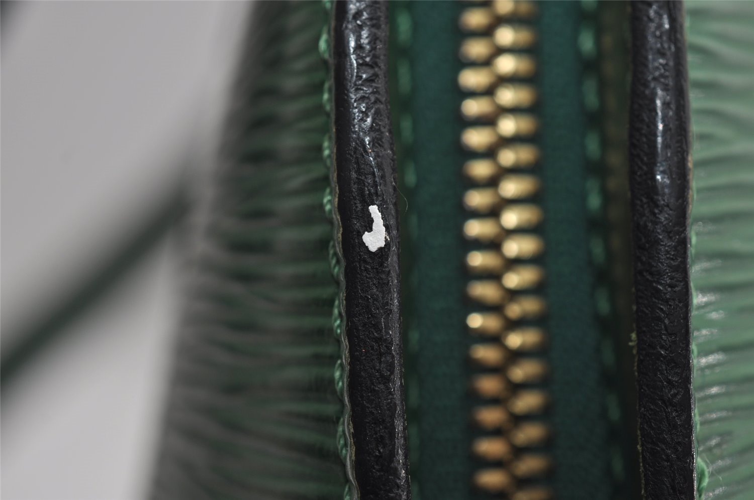 Authentic Louis Vuitton Epi Lussac Shoulder Tote Bag Green M52284 LV 7702I