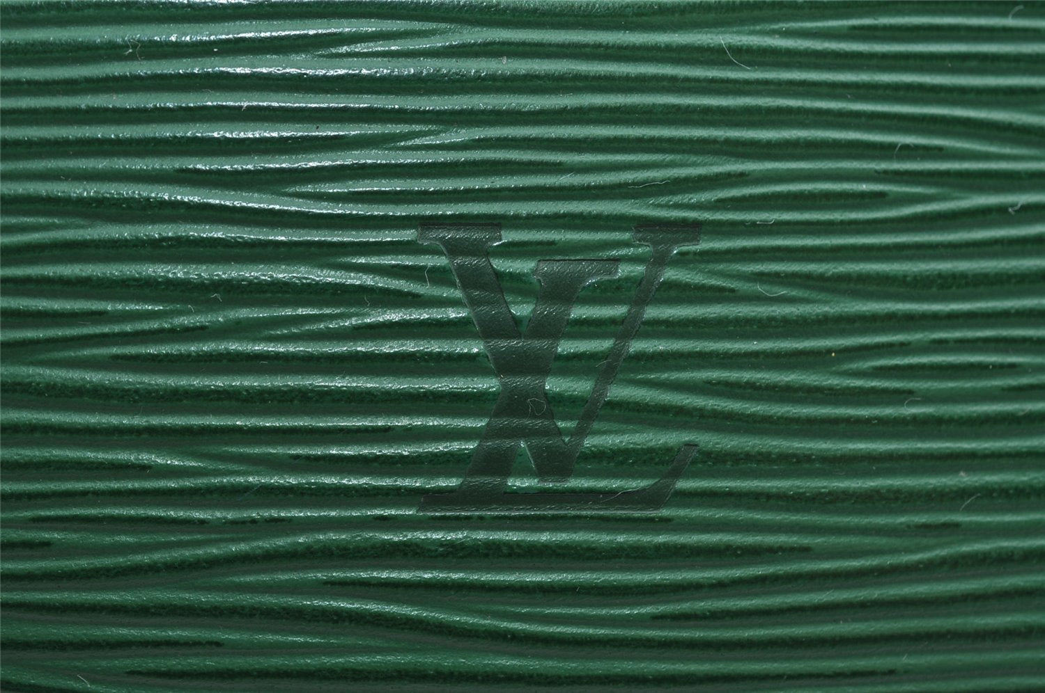 Authentic Louis Vuitton Epi Lussac Shoulder Tote Bag Green M52284 LV 7702I