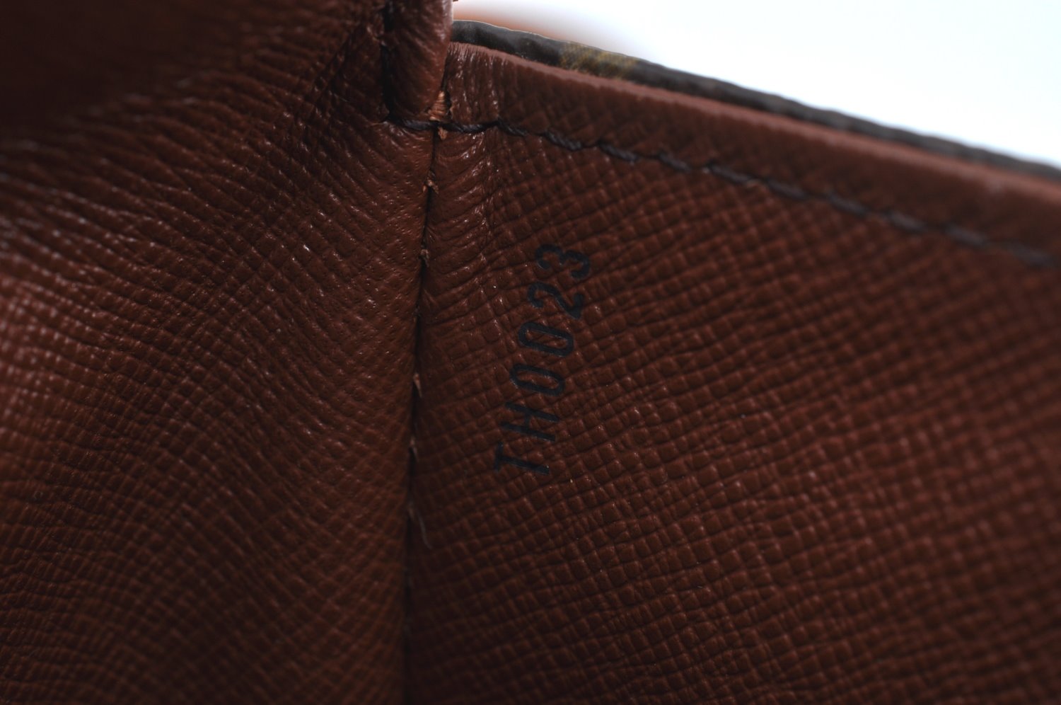 Authentic Louis Vuitton Monogram Saint Cloud GM M51242 Shoulder Cross Bag 7839F