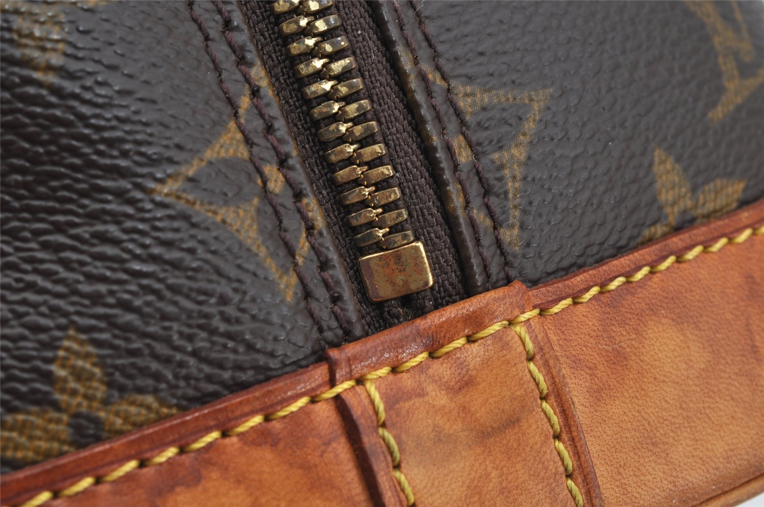 Authentic Louis Vuitton Monogram Alma Hand Bag Purse M51130 LV 7842I